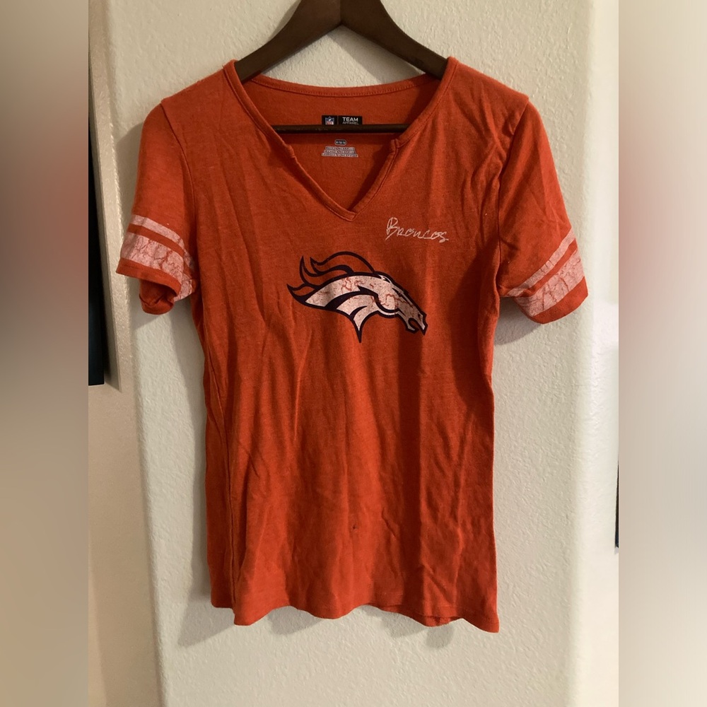 NFL Team Apparel Denver Broncos Women’s V-neck W/M